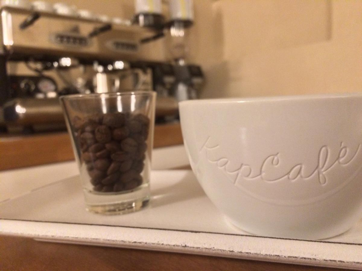 カプリツェ Kap Cafe Bed & Breakfast エクステリア 写真